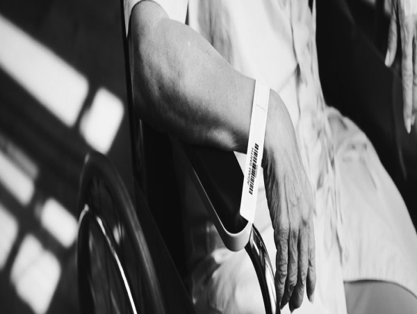 Elevating Patient Care: SIVA’s RAIN RFID Pat-Track UHF Wristband 