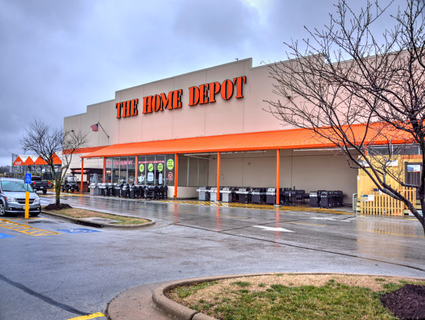  Home Depot stock named a ‘top pick’ for 2024: find out more 