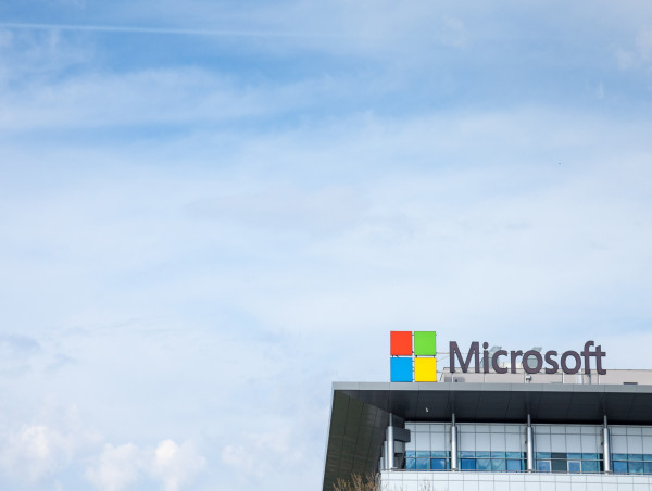 Microsoft decrowns Apple as the world’s most valuable public company