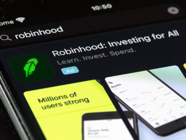  Robinhood lists all 11 spot Bitcoin ETFs as Vanguard restricts users 