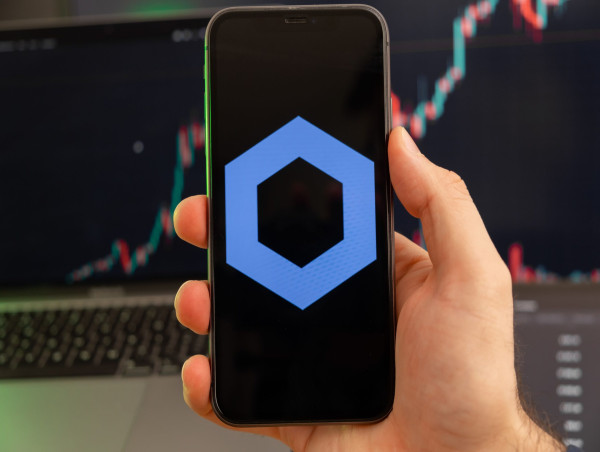  Chainlink sees decent upside as LINK on exchanges drops to 4-year low 