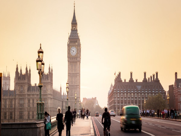 Plot thickens for FTSE 100 and FTSE 250 as UK gilts yield surge