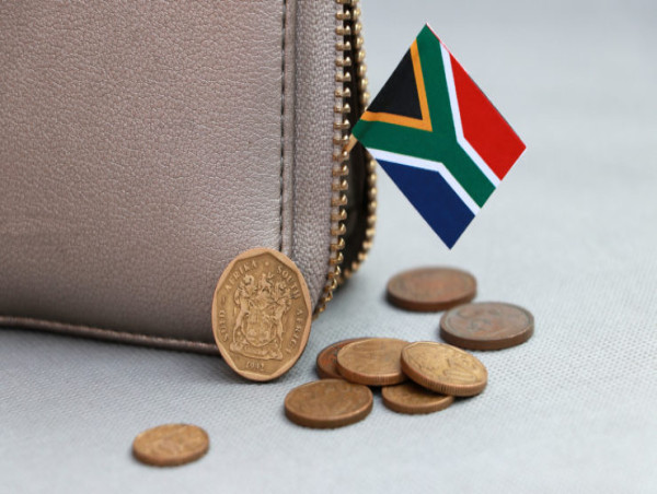  Stronger ZAR as South Africa announces better-than-expected annual inflation figures 