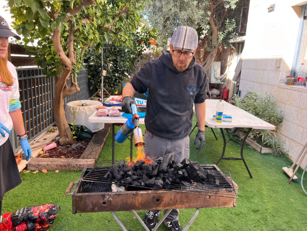  Feeding the Frontline: Chef Yehudah Jacobs' Inspiring Mission to Support Soldiers and Families in Israel 