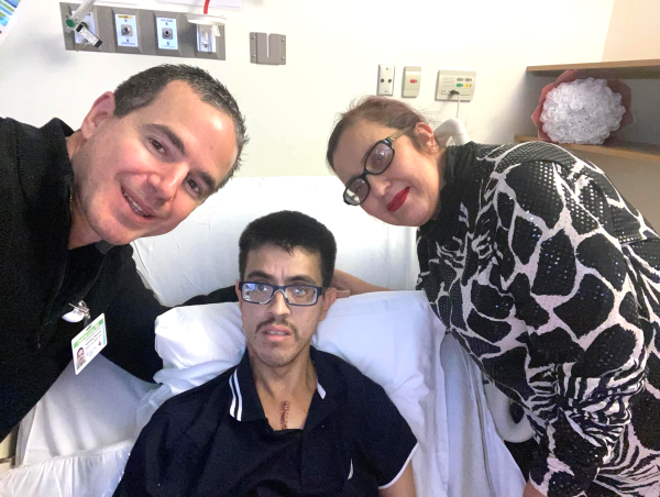  Corazones Unidos: Madre e Hijo Renacen Gracias a Trasplantes del Mismo Médico en Baylor St. Luke’s Medical Center 