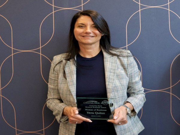  Cydcor CEO Vera Quinn Honored by Comerica Bank with Woman of Business Award at Lakers Game 