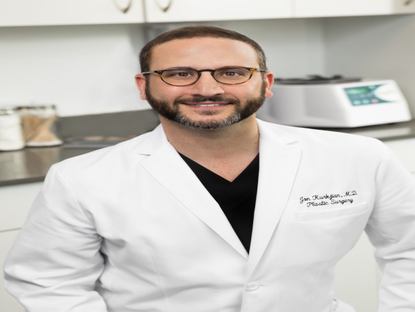 Dallas-Fort Worth Plastic Surgeon Highlights What to Look for in a Facelift Surgeon