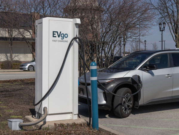  Is it safe to buy EV charging stocks like CHPT, EVGO, and BLNK? 