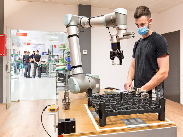 Collaborative Robot Market Witnesses Robust Growth Rate of CAGR 37.98%, Exceeding US$ 50.8 Billion 2024-32