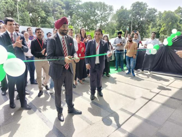  Tech Mahindra Introduces Green Transportation for Employees in Noida 