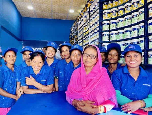  AkzoNobel Celebrates a 'Diwali of Joy' with 1500 Indradhanush Women in Rural India 