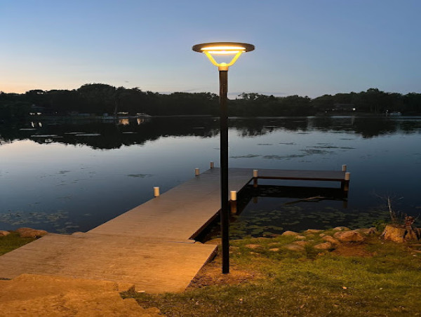  CommercialLEDLights.com expands its product lineup with Solera Solar Lighting products 