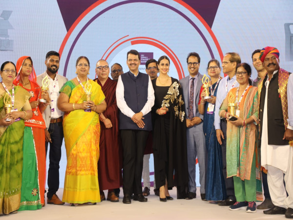  Celebrating Unsung Heroes: AU Small Finance Bank's 'Badlaav Humse Hai' in association with Network18 Honor Changemakers at Season 2 Grand Finale 
