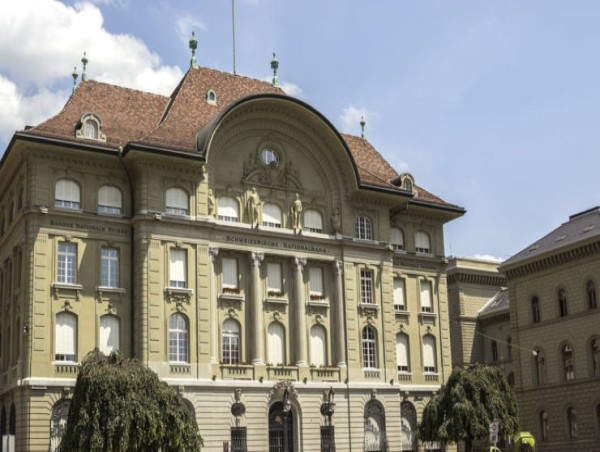 EUR/CHF: carry trade opportunity as ECB and SNB diverge