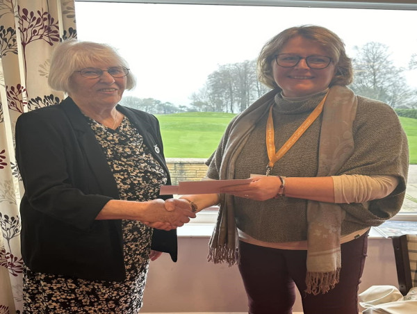  Lyme Regis Golf Club's Outgoing Lady Captain Presents Axminster And Lyme Cancer Support With £1,200 Donation 
