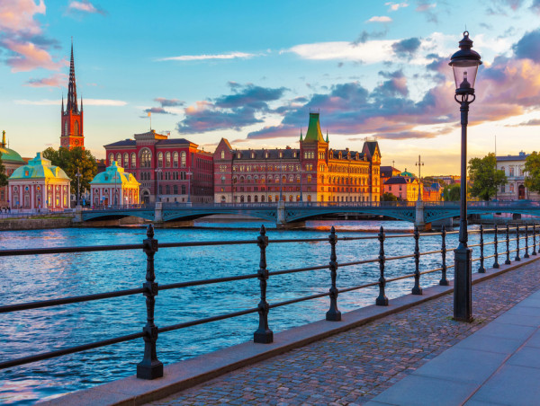  Fortnox stock price: Swedish fintech forms a risky pattern 