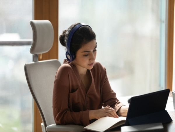  Online Business English course expands 