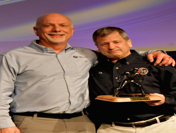  Gary Rabinovitz Receives Lifetime Achievement Award from Additive Manufacturing Users Group 