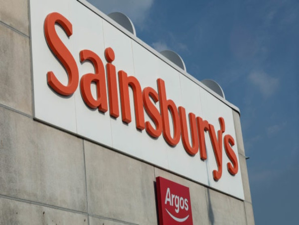  Marks & Spencer and Sainsbury share prices are rising: here’s why 