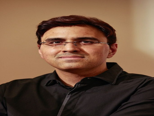 Women at workplace Champion Kunal Chowdhry Invests in RushOwl - AI-based Public Transport Service