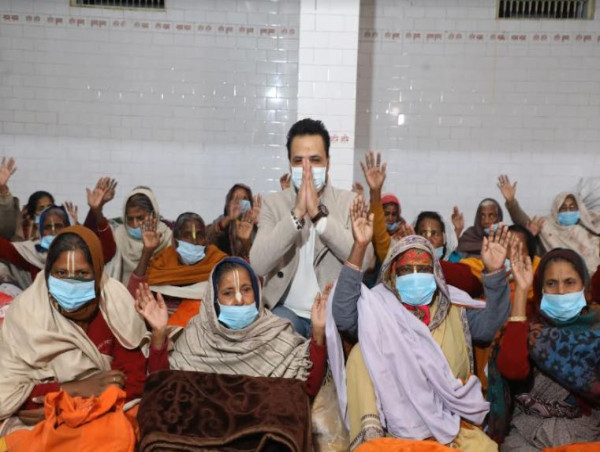  JMS Foundation Organizes Blanket Seva for the Widows & Mothers in Need 