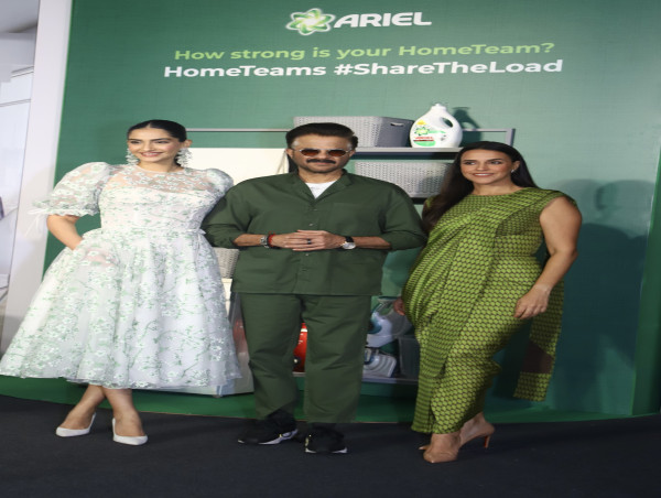  Anil Kapoor and Sonam Kapoor Unveiled the Seventh Edition of Ariel #ShareTheLoad Film 