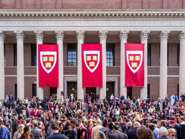 Biden is forgiving student loans: is it a good idea?