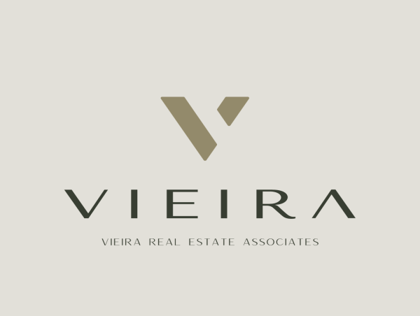 Rania Agha Joins Vieira Real Estate Associates, Jamie Vieira's Leading Century 21 Team in Oakville