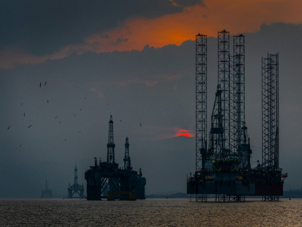 3 UK oil stocks to invest in as Middle East tensions rise