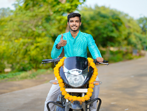  Compare and Select from Multiple Bike Loan Offers on Bajaj Markets 