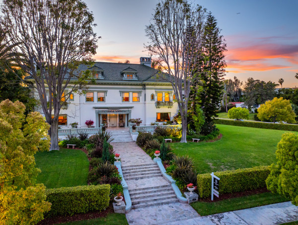  Historic Los Angeles Estate Once Owned by Boxing Legend Muhammad Ali to Hit the Auction Block via Concierge Auctions 
