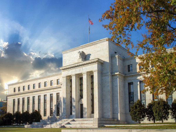  How long can the Fed delay interest rate cuts? And what will happen if they hold rates today? 
