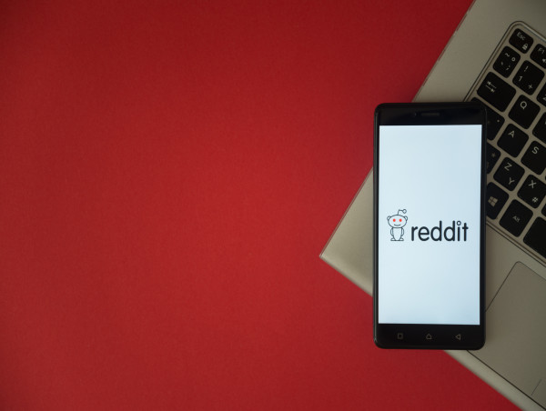  Reddit stock up 10% on Q1 earnings: is it too late to buy? 