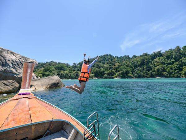 Happy's Crab Island Watersports Launches Exciting 4-Hour Crab Island Adventure Tours