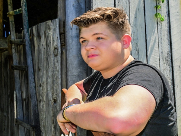 Country Traditionalist Alex Miller Enlists Young Cousin For New Music Video Filmed On Family Farm