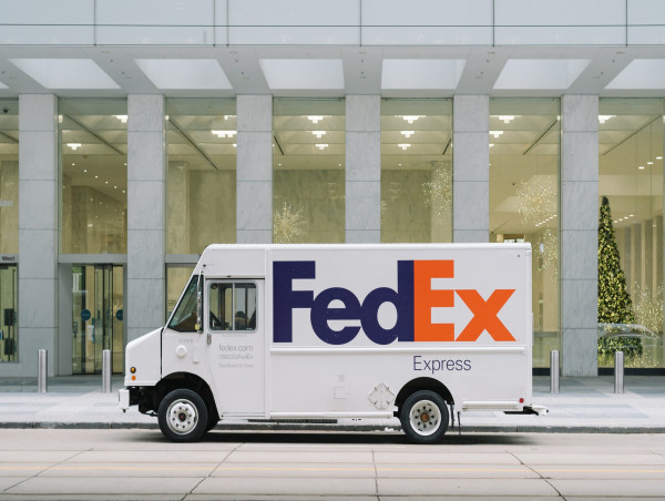  FedEx shares surge over 13% as investors welcome $1.8 b reduction in structural costs 