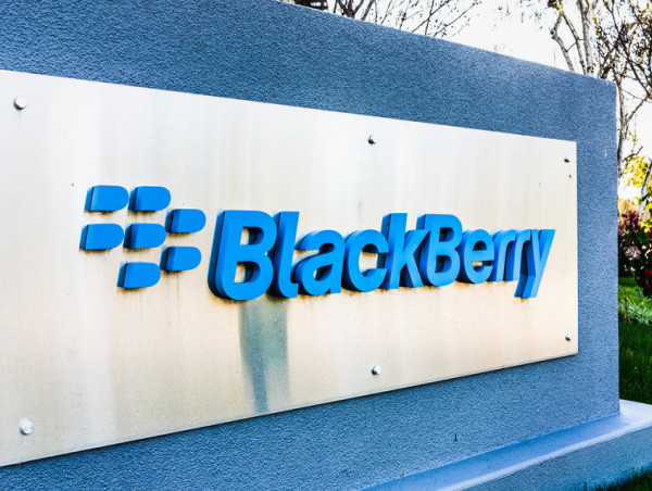  Blackberry stock soars 8% on Q1 revenue beat: Time to buy? 