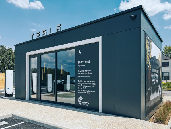 First Lounge By Bk World And Tesla Opened At Charging Park In France