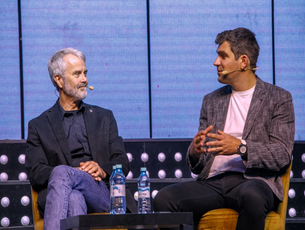 Romanian Innovation Revs Up: CryptoDATA Unveils Momentum EV, the First Electric Supercar Integrating Blockchain and AI 