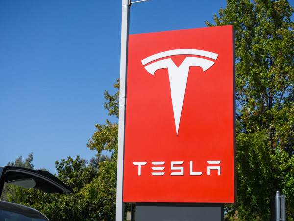  Tesla’s strategic hiring surge signals major shift toward AI and robotics 