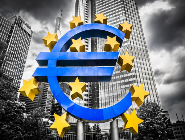  ECB holds interest rates steady, signals caution amid persistent inflation 