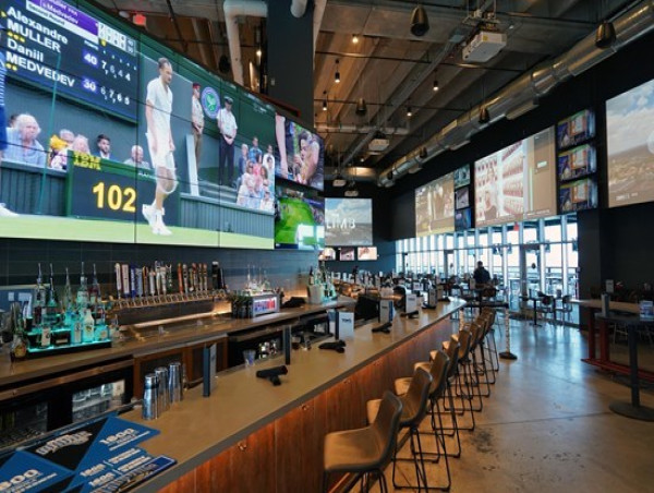  Crunchy Tech Installs Cutting-Edge AV Systems in New Tom's Watch Bar 