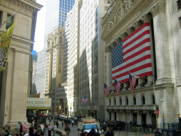US Fed keeps interest rates steady, Powell signals a cut in September