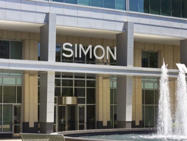  REIT stocks analysis: Realty Income, Simon Property, Starwood 