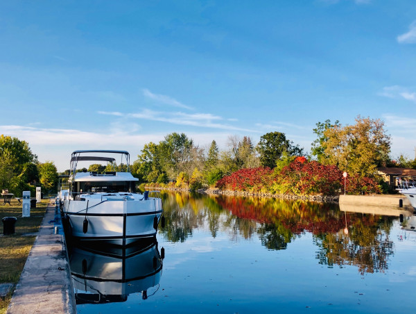  Le Boat Extends Cruising Season on Trent-Severn Waterway, Offering Stunning Fall Colors 