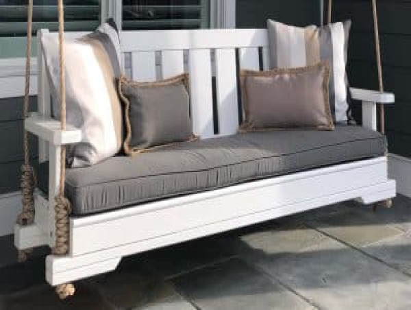  Southern Charm Meets Comfort: Georgia Porch Swings 