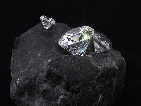  CaratBee Empowers Gen Z to Achieve Milestones with Their New Lab-Grown Diamond Collections 