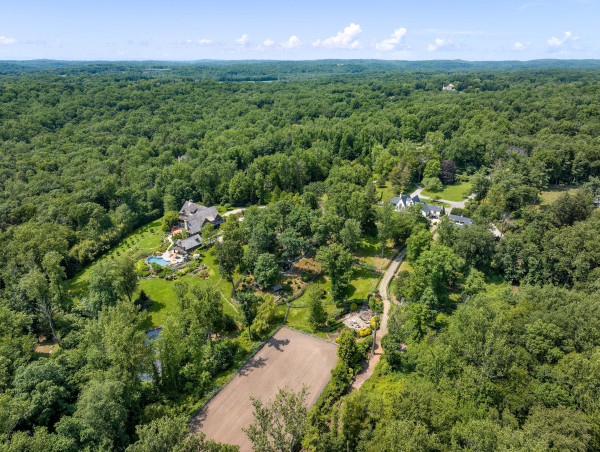  Exquisite Equestrian Estate in Greenwich, Connecticut to Auction via Sotheby’s Concierge Auctions 