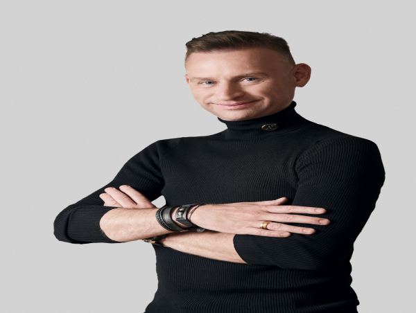 Radim Pařík Achieves Amazon Best-Seller Status with “Influence and Impact,” Co-Authored with Chris Voss