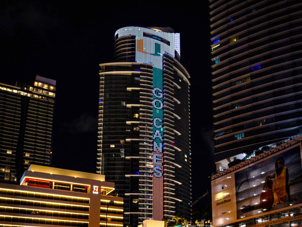  College Football Season Kicks-Off with Paramount Miami Worldcenter Skyscraper Salute to Miami Hurricanes & FLA Gators 